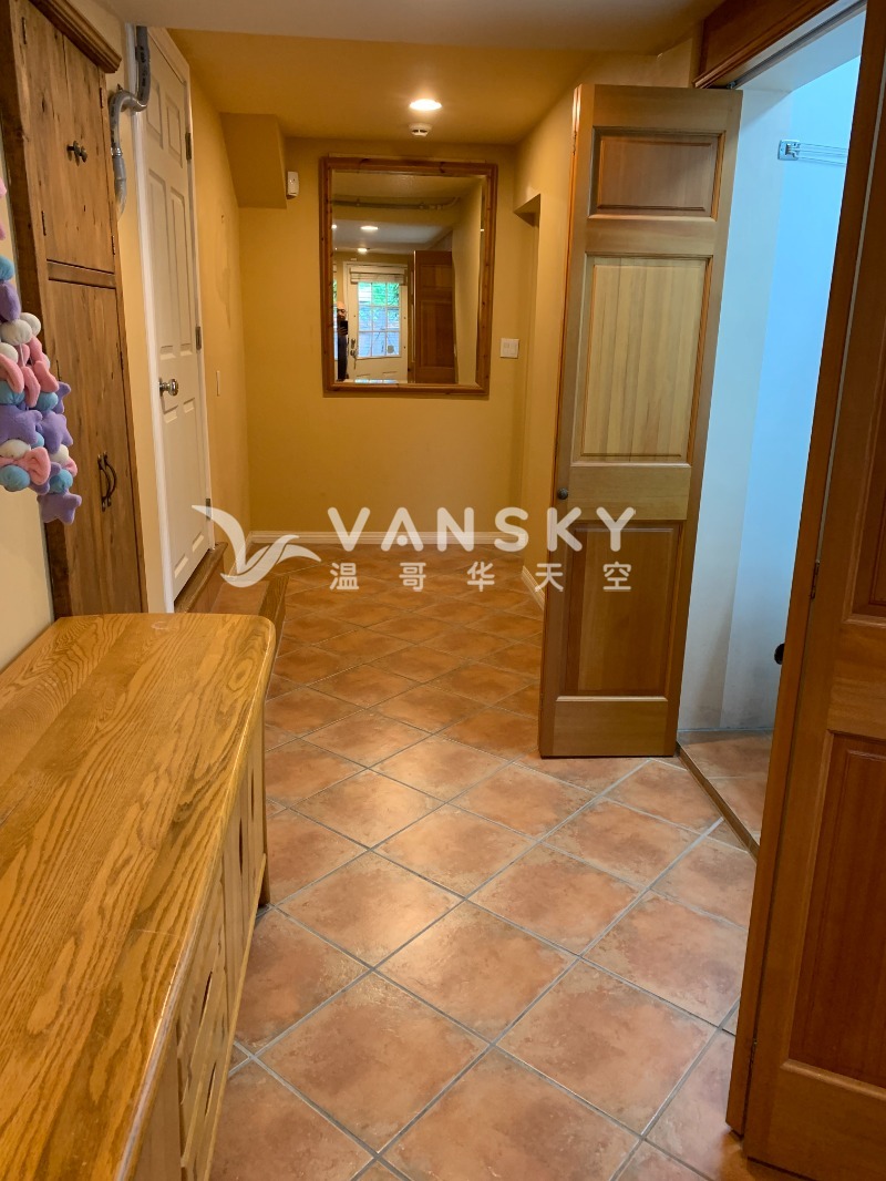 260125113421_Downstair hallway.jpg